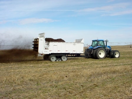 Разбрасыватель органических удобрений на гусеничном шасси